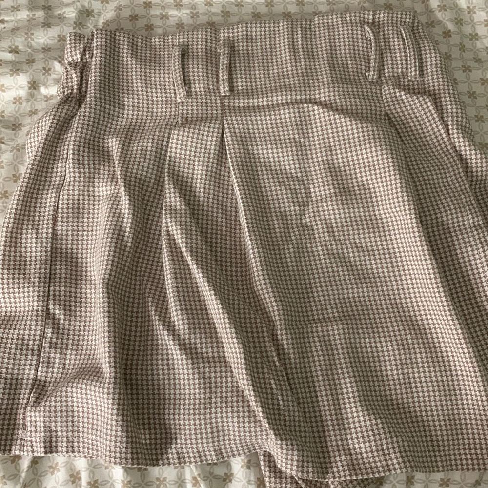 Brown and tan schort